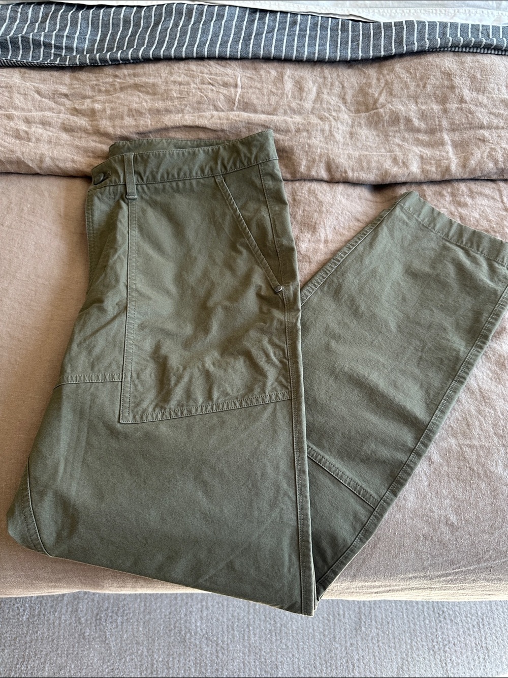 Vuori Men's Olive Cargo Pants with Utility Pockets